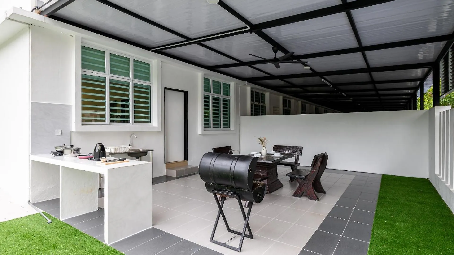 La Ferringhi Villa - Ryokan Collection, By Alv Batu Feringgi Δωμάτια σε οικογενειακή κατοικία